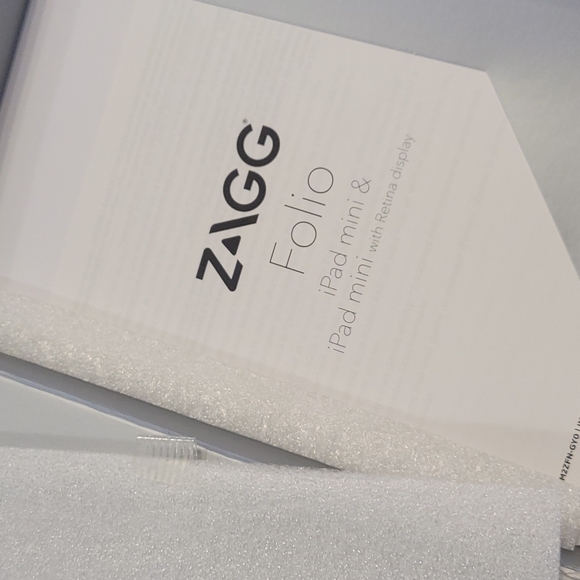 ZAGG Folio Case - Picture 8 of 9
